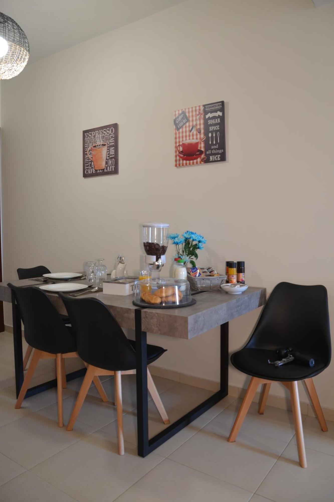 Christina'S Apartment 托隆 外观 照片